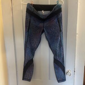 Lululemon Athletica Blue and Black Leggings with Moisture-Wicking Fabric